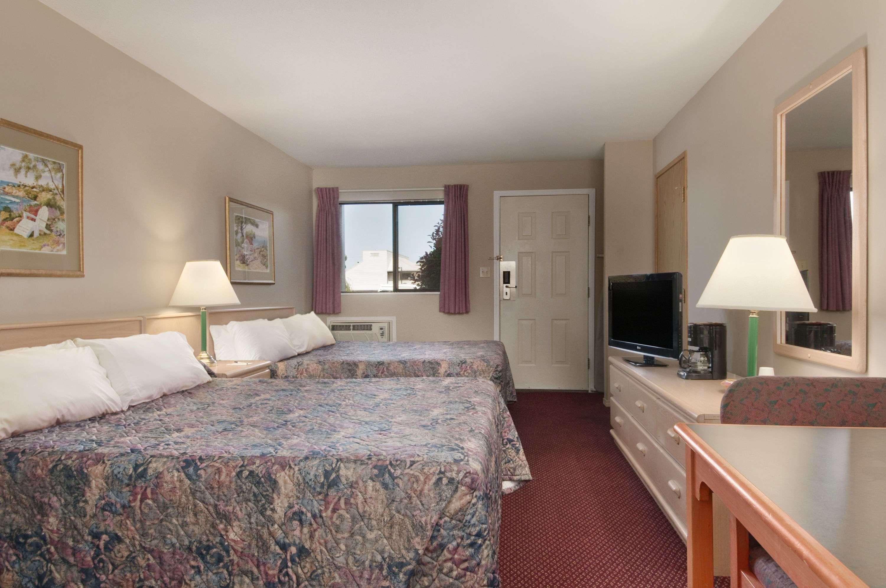 Coast Courtenay Hotel Екстер'єр фото